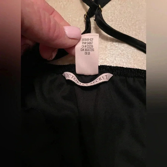 VICTORIAS SECRET Black Velvet Ruffled One Piece Romper With Adjustable Straps; L - Picture 5 of 7